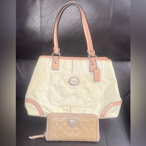 Coach Peyton Kiss Lock Embossed Patent Framed Shopper Tote W/ Wallet 2012”